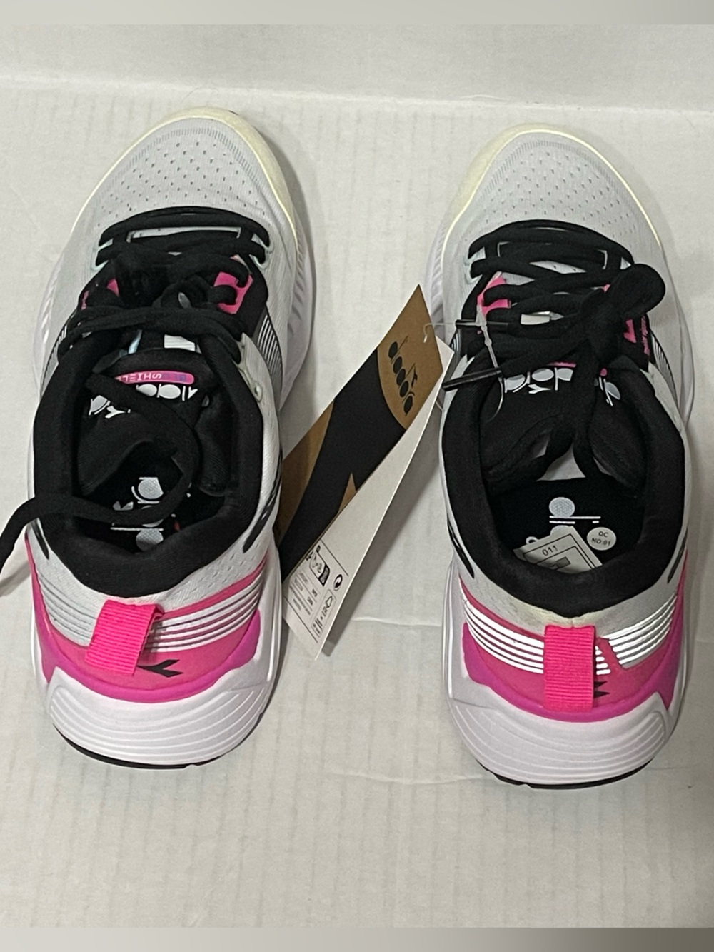 Diadora Mythos Blueshield Vigore 2 - Women’s 7.5 -  White/Pink Fluorescent - NIB - Picture 4 of 8